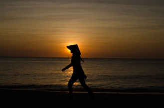 sunset-sea-woman-silhouette-photography-vietnam-travel-world-color
